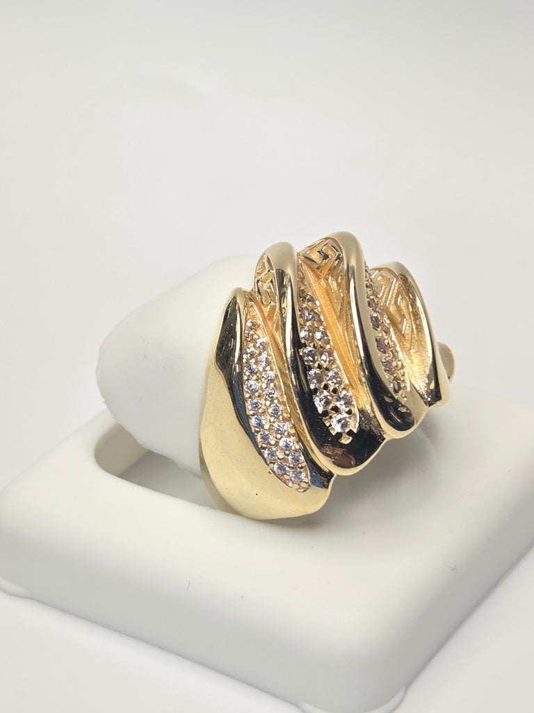 10KT VINTAGE STYLE SHELL DESIGN CZ WOMAN'S RING Size 7.5 Weigth 8.4GR