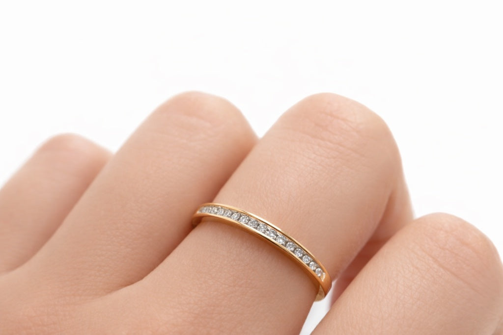 10KT DELICATE DIAMOND WOMAN'S BAND RING Size 7 Weight 1.5GR