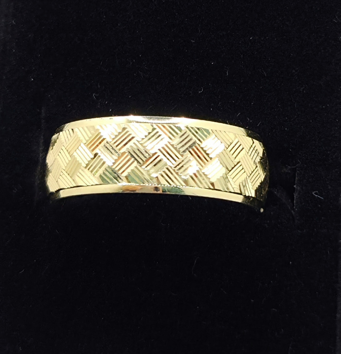 10KT FANCY BASKET WEAVE DESIGN WEDDING BAND RING Size 10 8MM Weight 4.2GR