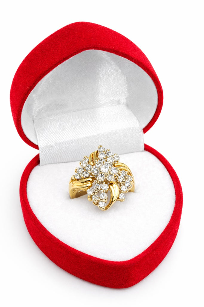 14KT ELEGANT FLOWER DESIGN DIAMOND WOMAN'S RING Size 6 Weight 6.8GR