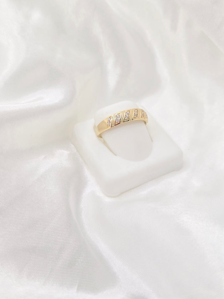10KT MEN'S ENGAGEMENT RING WITH STONES IN DIAGONAL Size 10 Weight 2.4GR