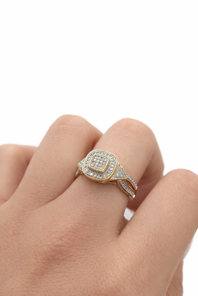 10KT SQUARE DESIGN MODERM DIAMOND RING Size 7/0.20CT