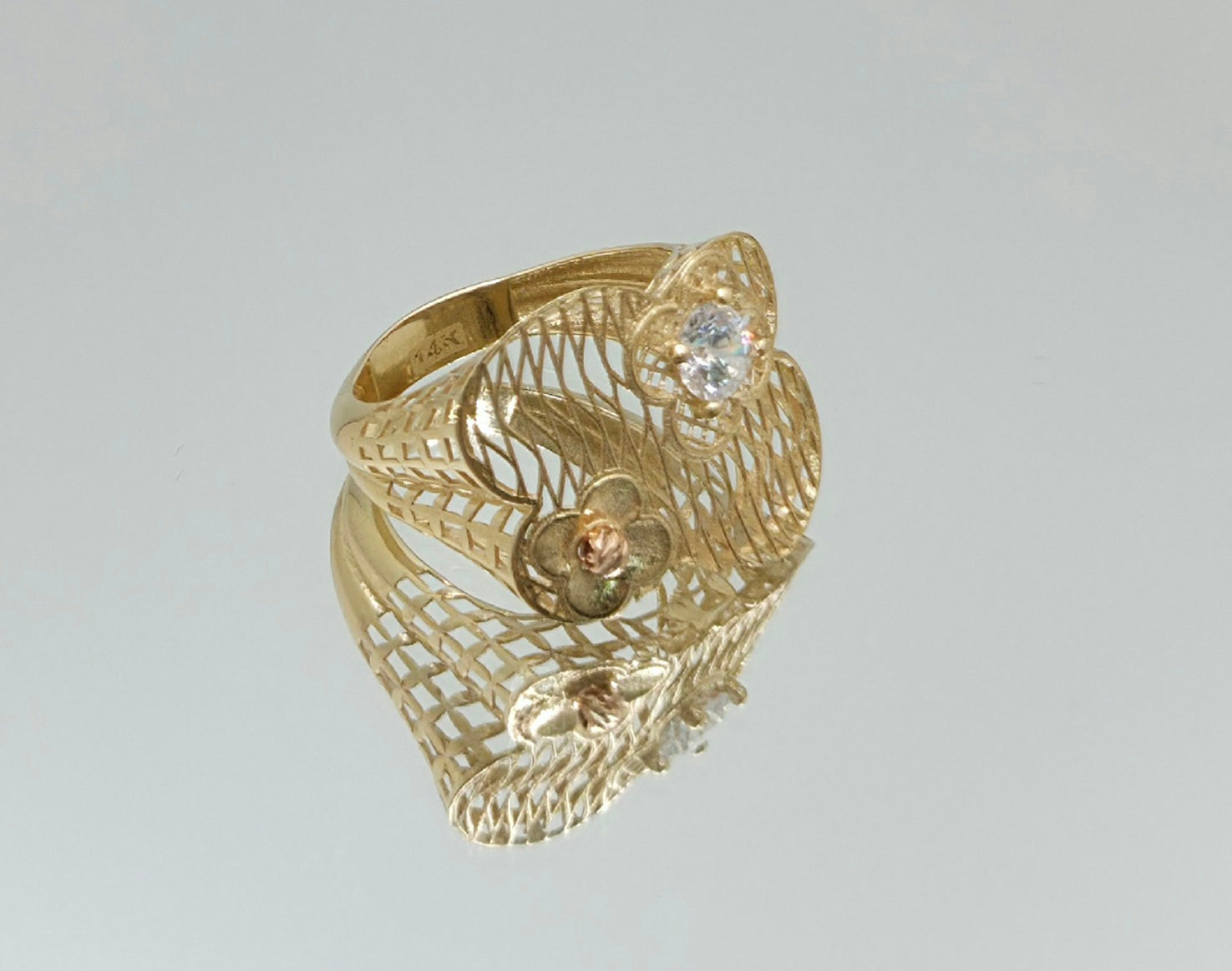 14KT MODERN NET SYLE RING Size 7.5 Weight 3.3GR