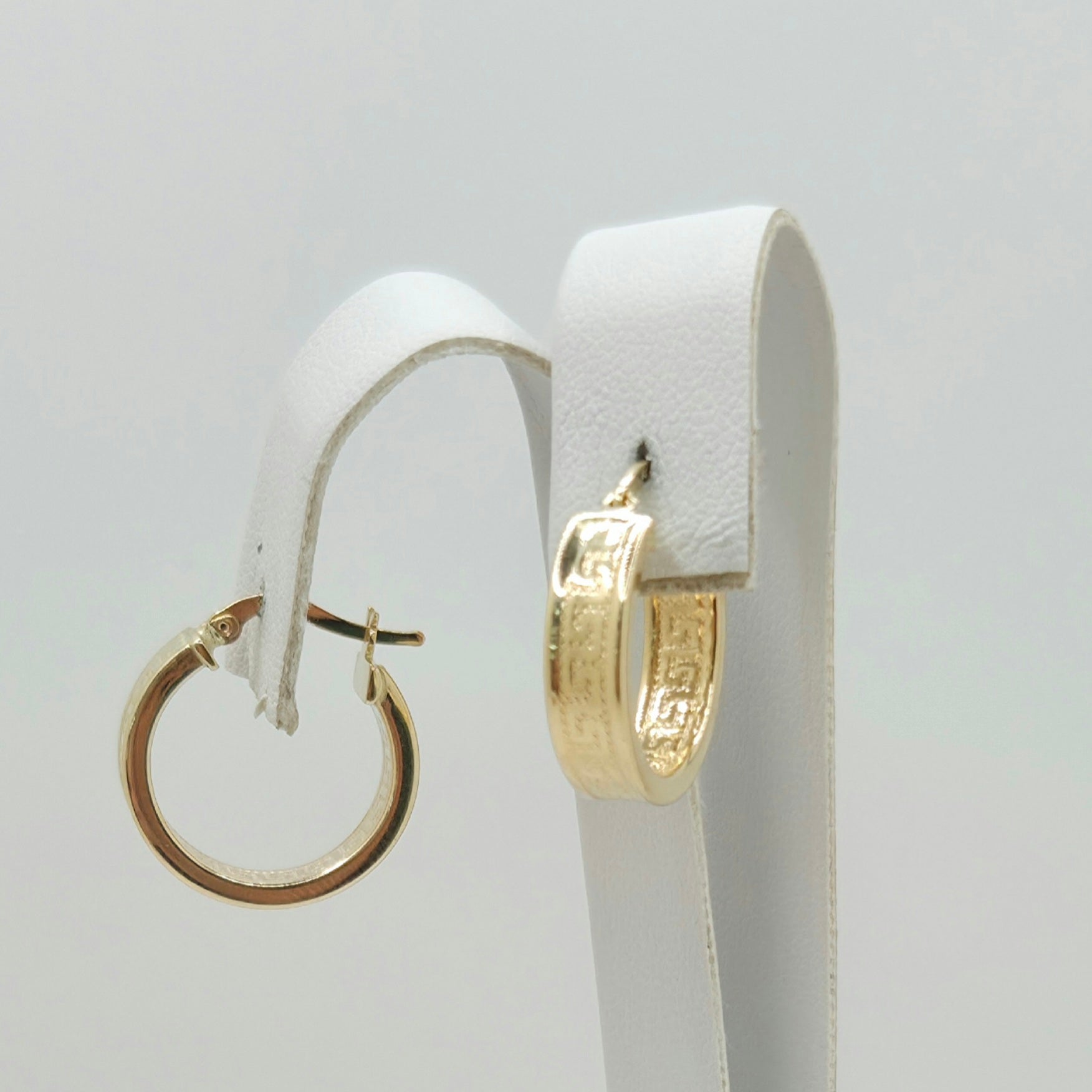 14KT GREEK DESIGN STRAIGHT EDGE HOOPS EARRINGS Size 1 5MM Weight 2.6GR