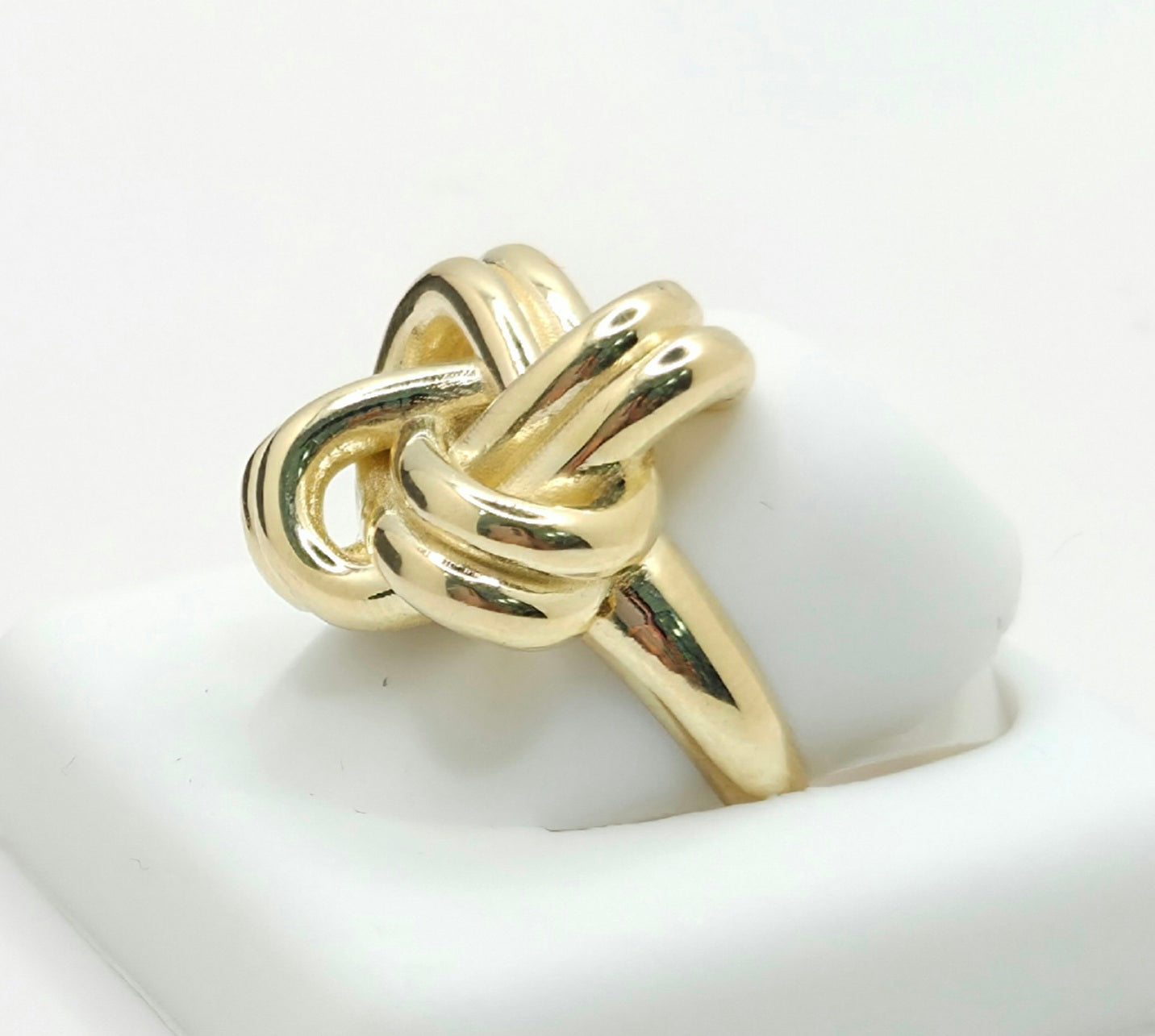 14KT MODERN KNOT RING Size 7.5 & 8 Weight 4.2GR