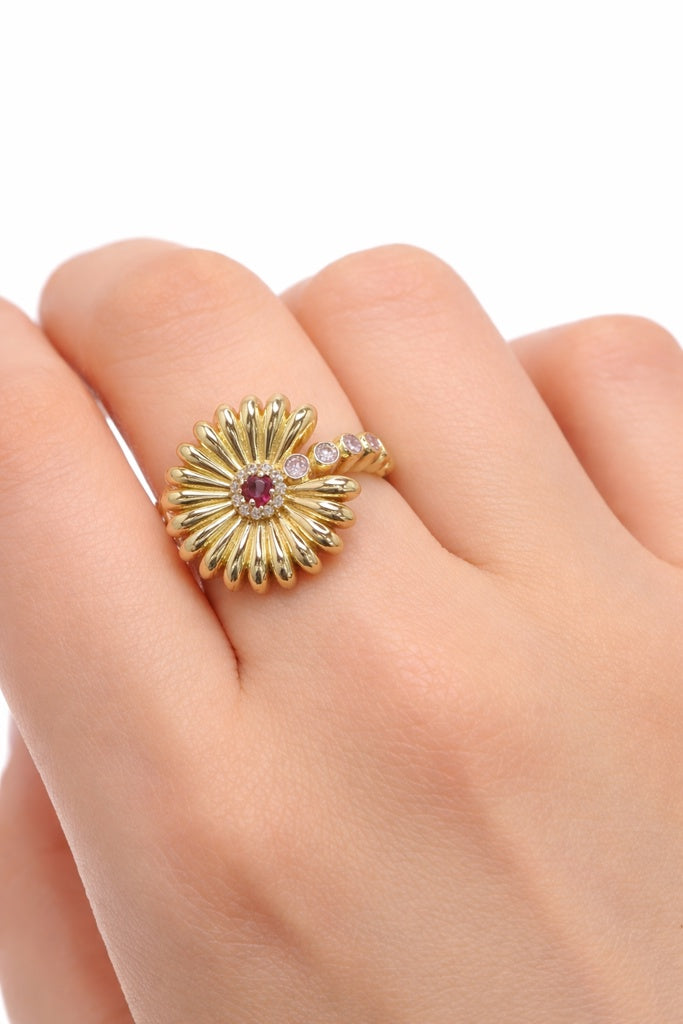 10KT EXOTIC FLOWER CZ DETAILS RING  Size 7 Weigth 3.5GR