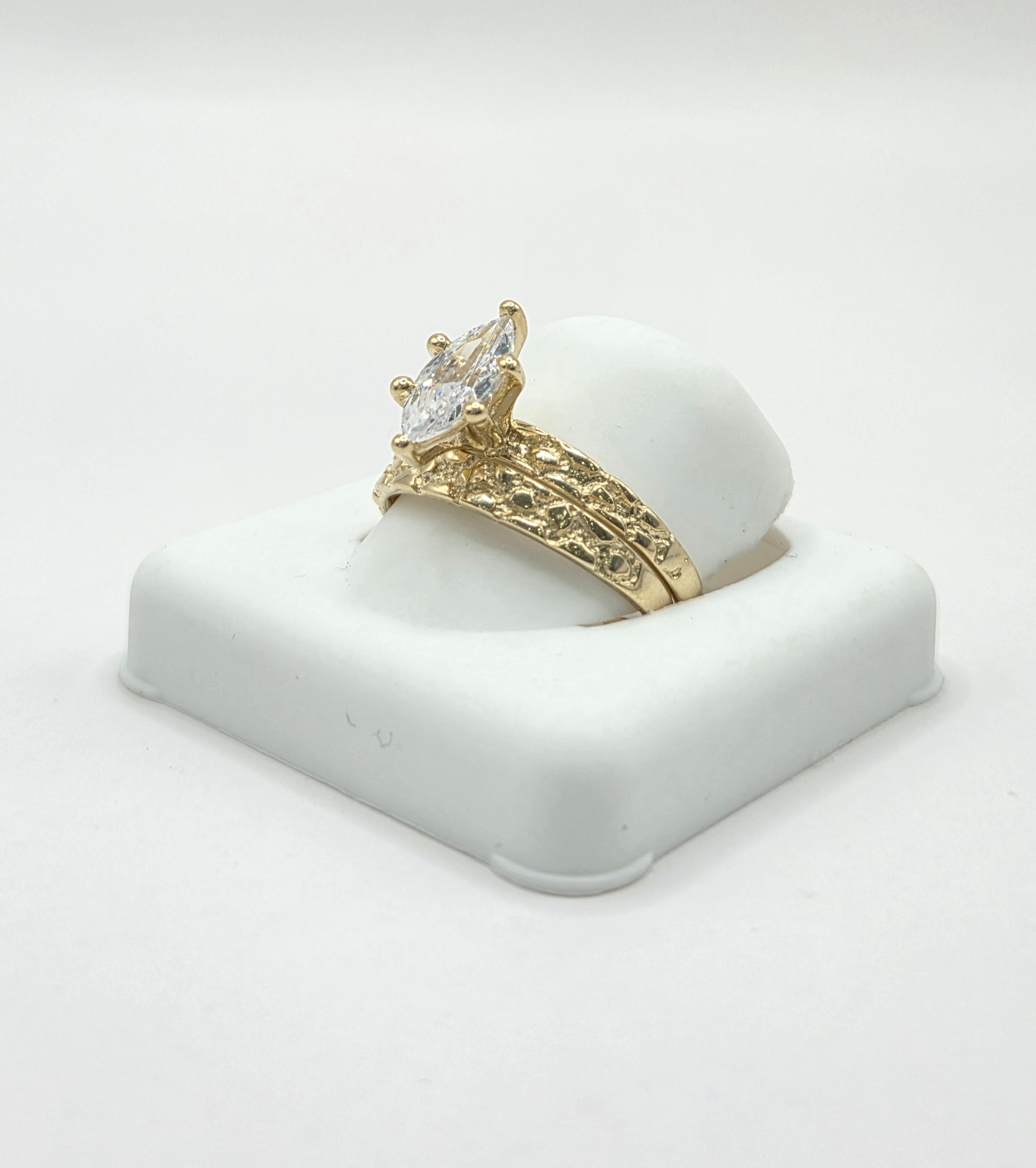 10KT NUGGETS DESIGN ENGAGEMENT WOMAN'S RING Size 7-7.5 Weigth 2.9GR
