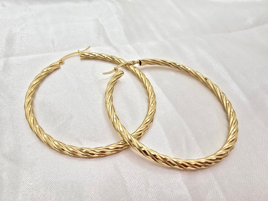 10KT ELEGANT DESING TWISTED HOOPS EARRINGS Size 5 3MM Weight 4.7GR