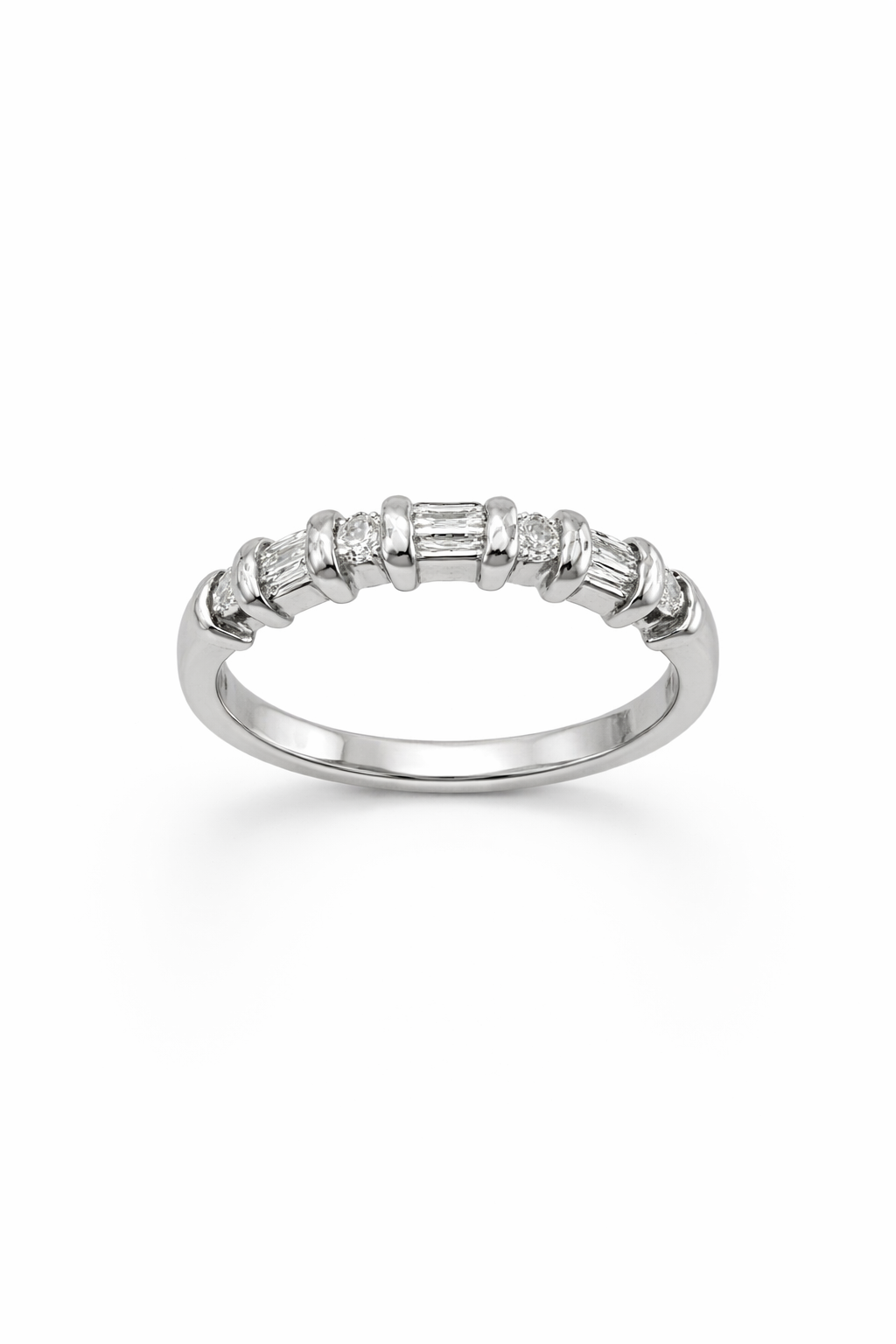 14KT DELICATE WHITE GOLD DIAMOND WOMAN'S RING Size 7 Weight 3GR