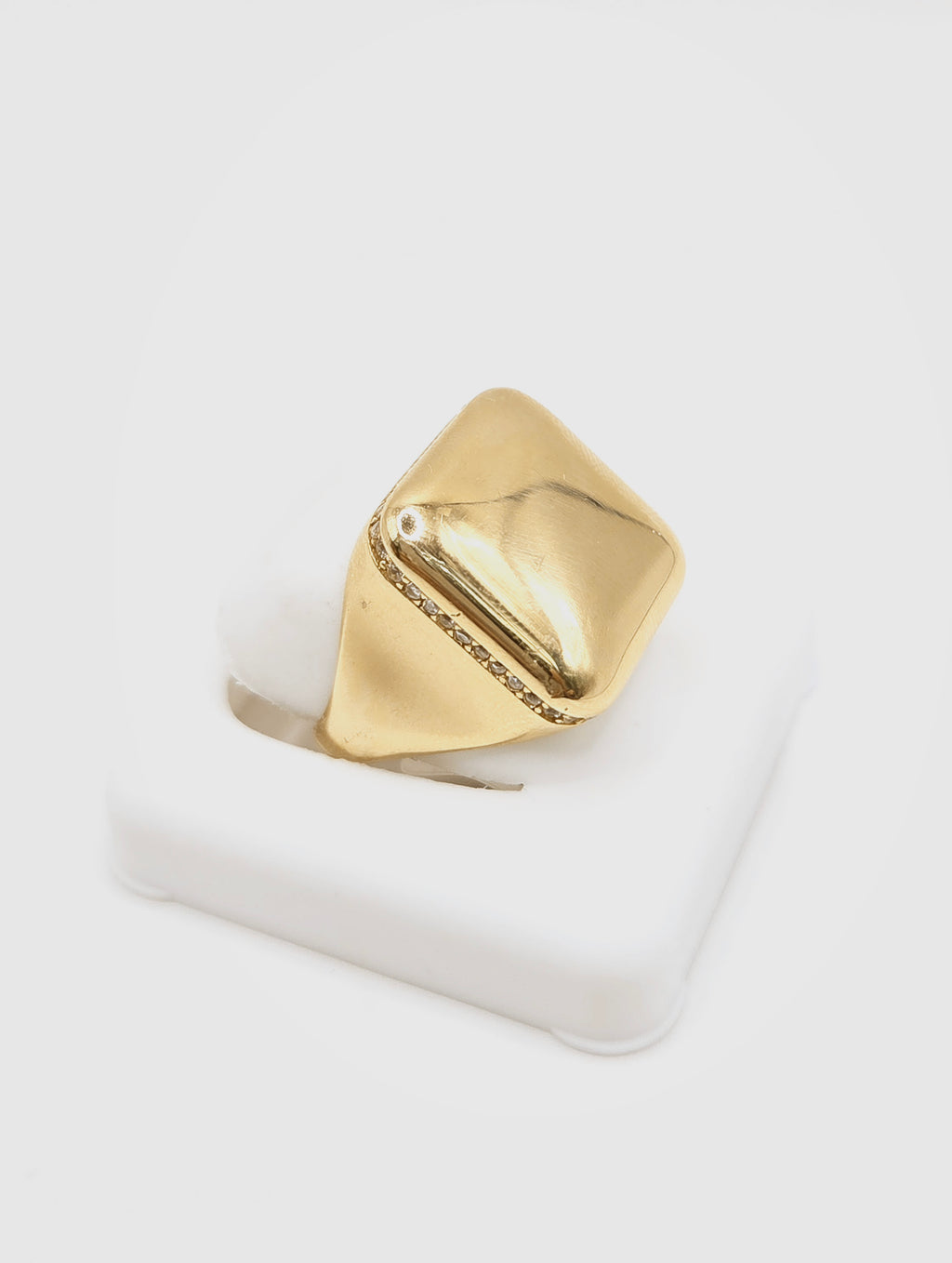 14KT SQUARE PLAIN CZ DETAIL RING Size 8 Weight 4.9GR