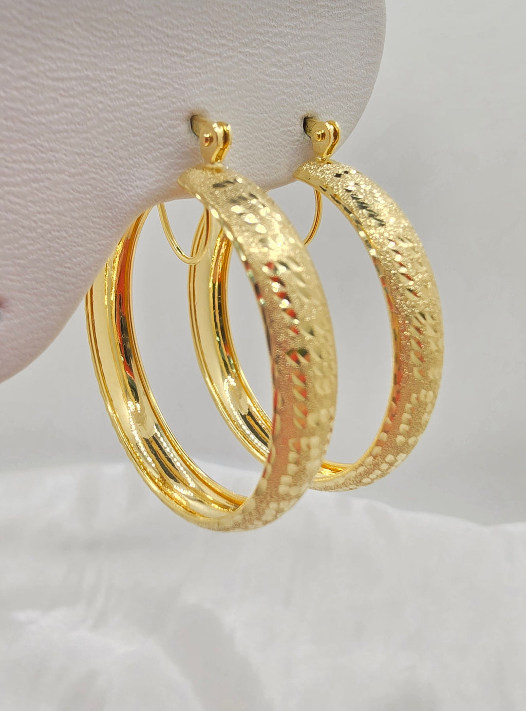 14KT GLITTER WITH GREEK DESING HOOPS EARRINGS Size 3 6MM Weight 3.8GR