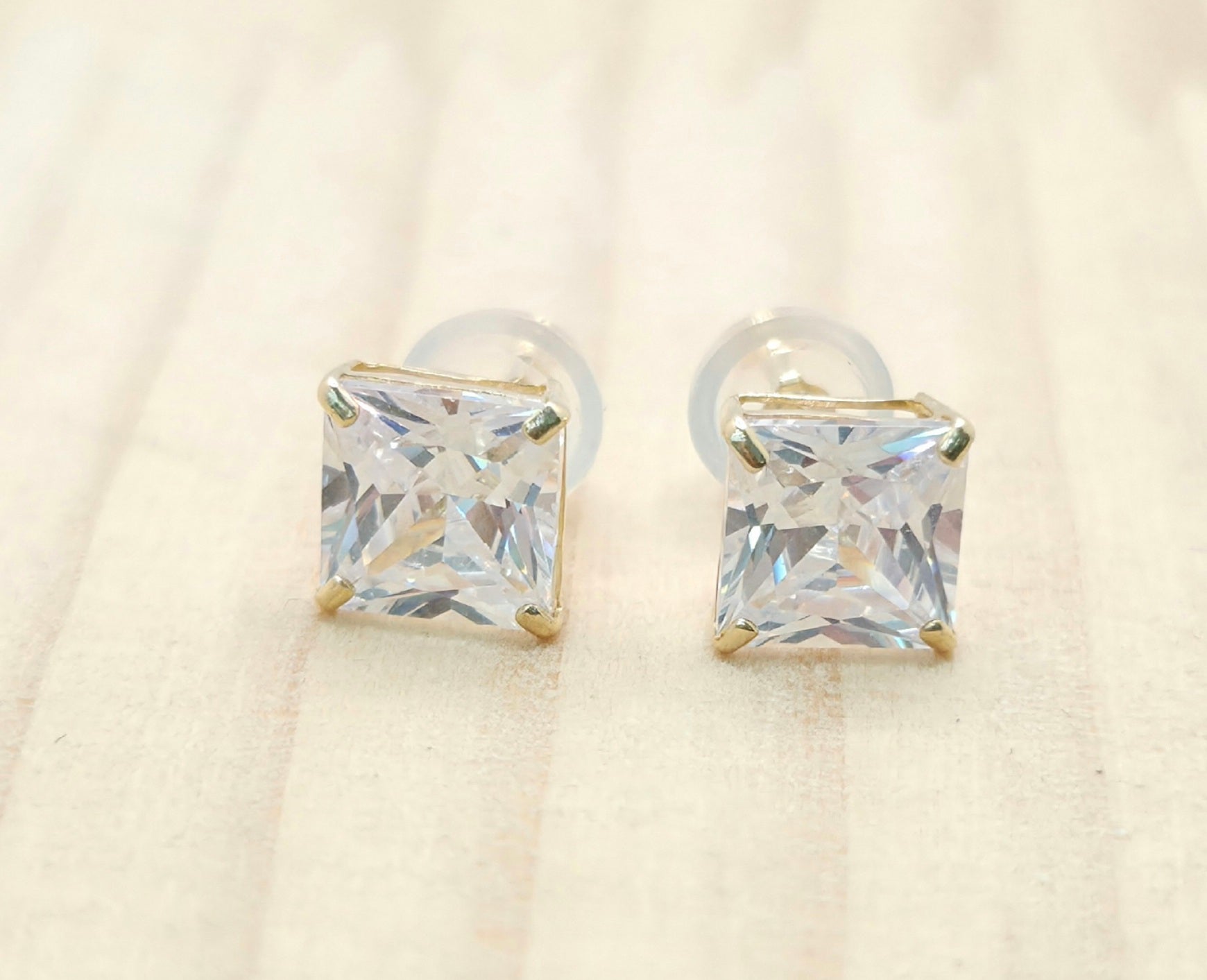 10KT SQUARE SOLITAIRE EARRINGS Size 6X6