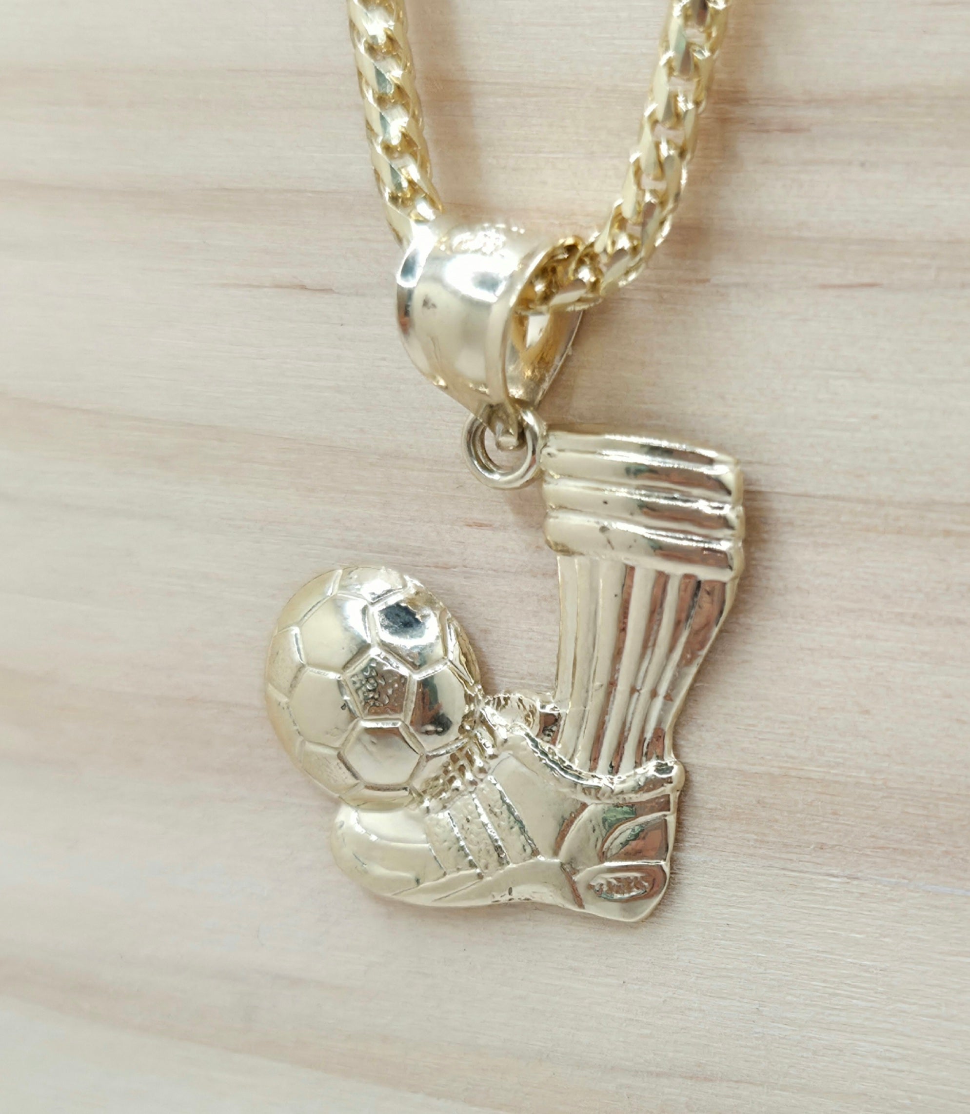 10KT SOCCER BALL ON SHOE PENDANT Weight 1.4GR