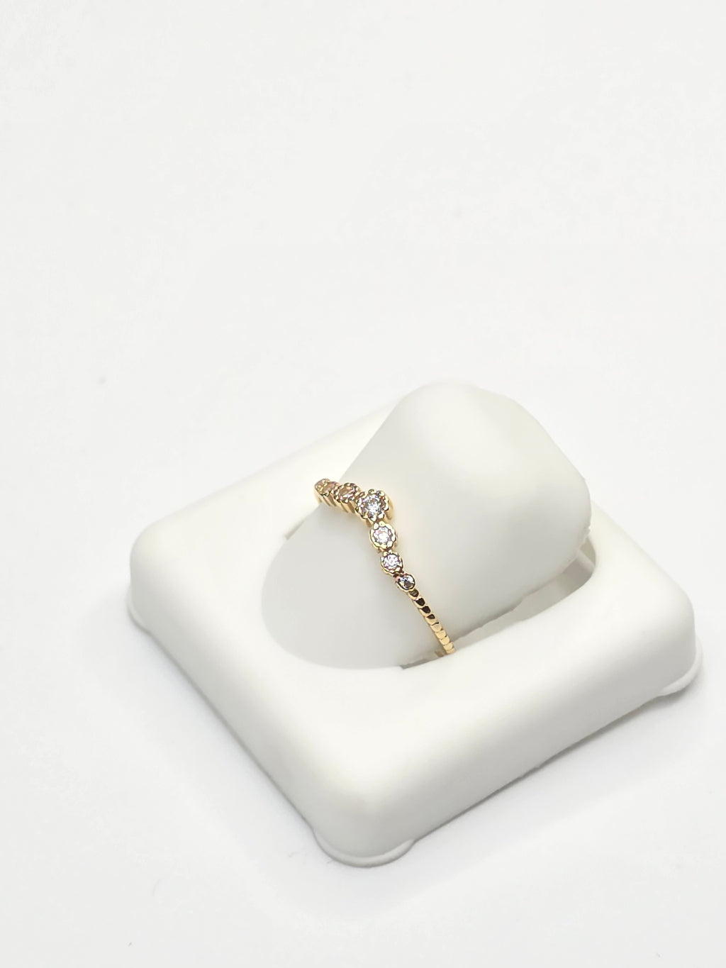 14KT DELICATE STONES V STYLE RING Size 7 Weigth 0.8GR