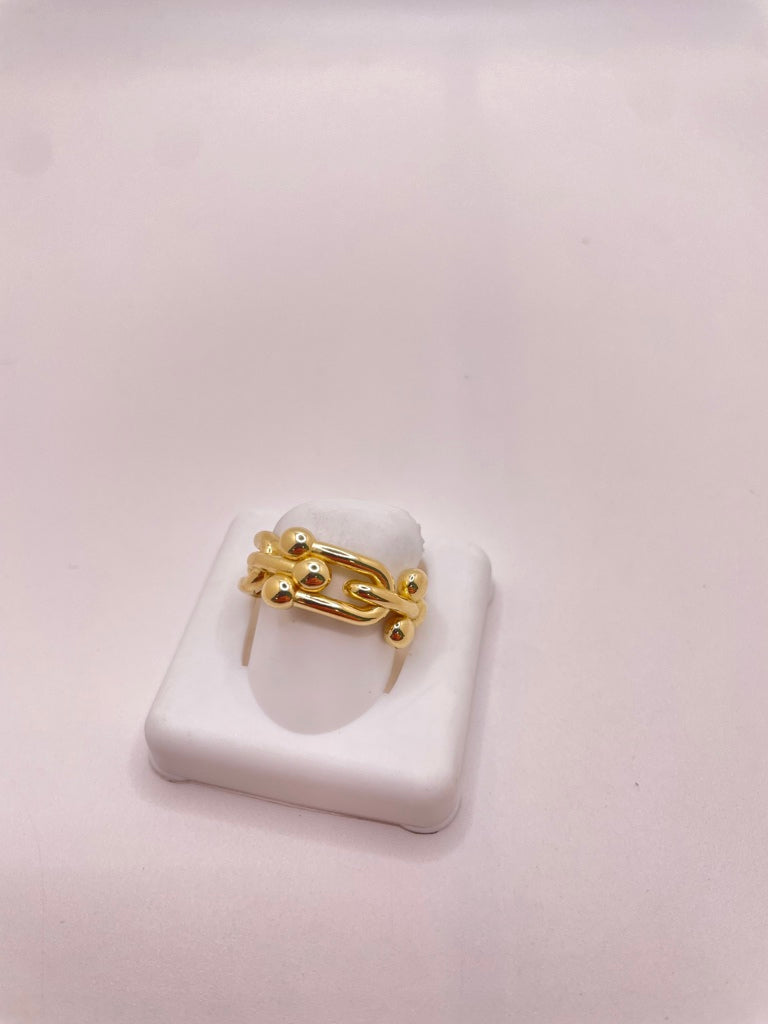 10KT DELICATE PAPER CLIP STYLE RING Size 8 Weight 2.75GR