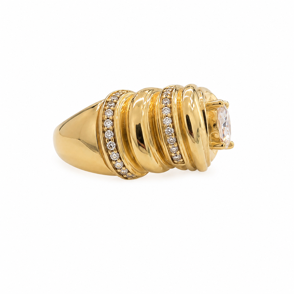 14KT ELEGANT HEART-SHAPED RING WITH A HEART-SHAPED STONE Size 7 & 8 Weight 6.4GR