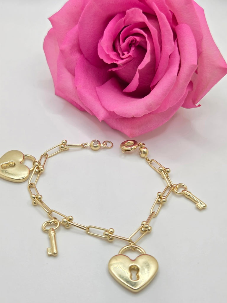 14KT PAPER CLIP HEART AND KEY PENDANTS BRACELET Size 8INCH Weight 9.3GR