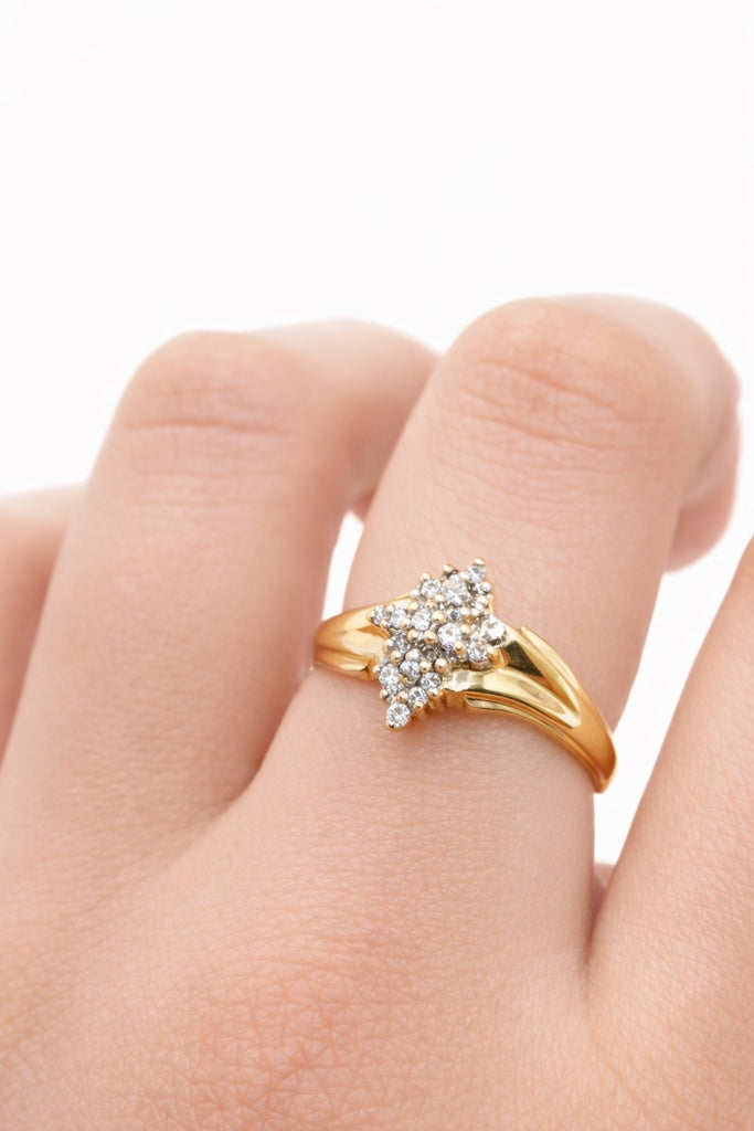 10KT ALMOND SHAPE DIAMONDS ELEGANT RING Size 7/0.19CT Weigth 1.8GR