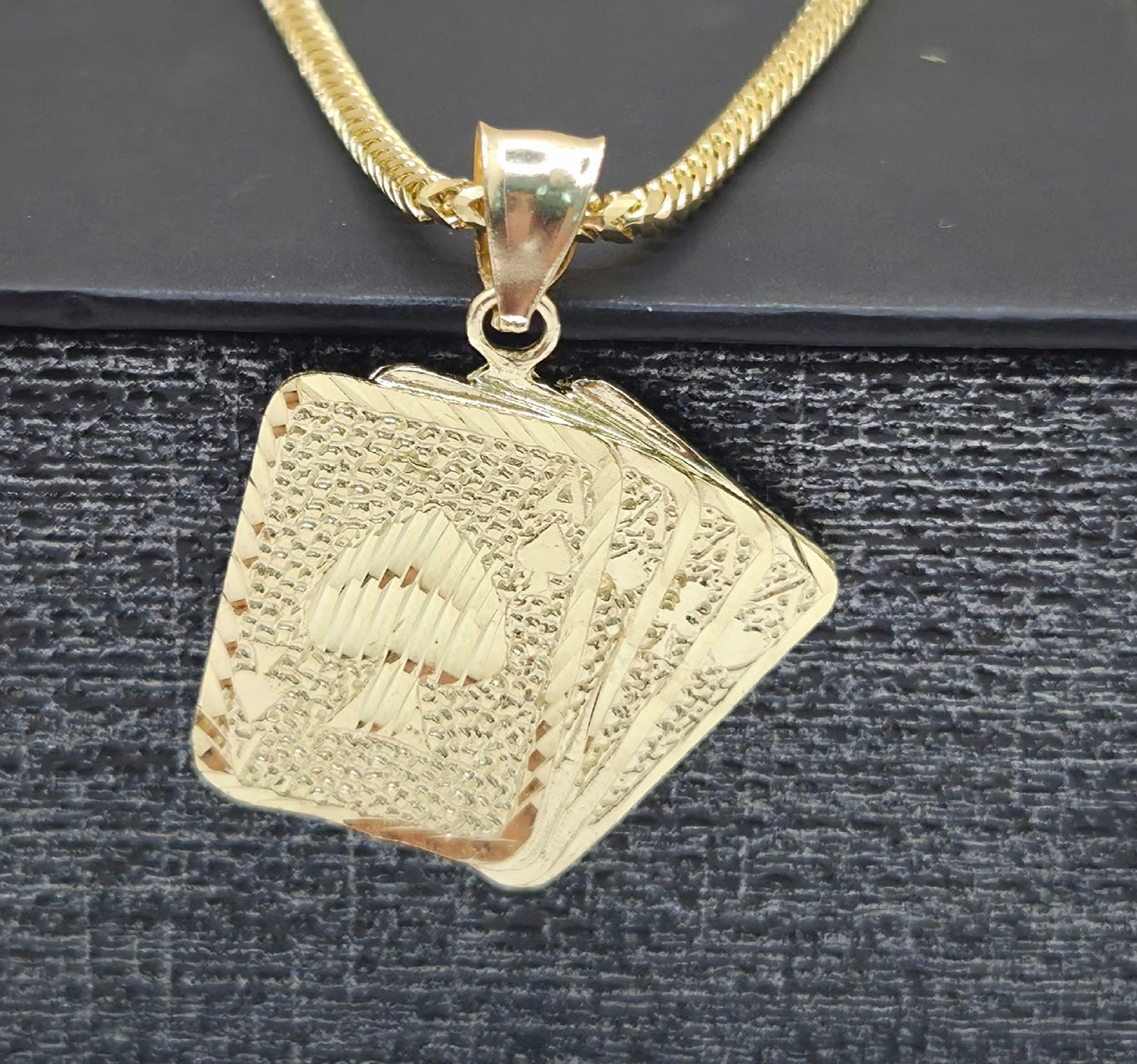 10KT GOLDEN POKER PENDANT Weight 5GR
