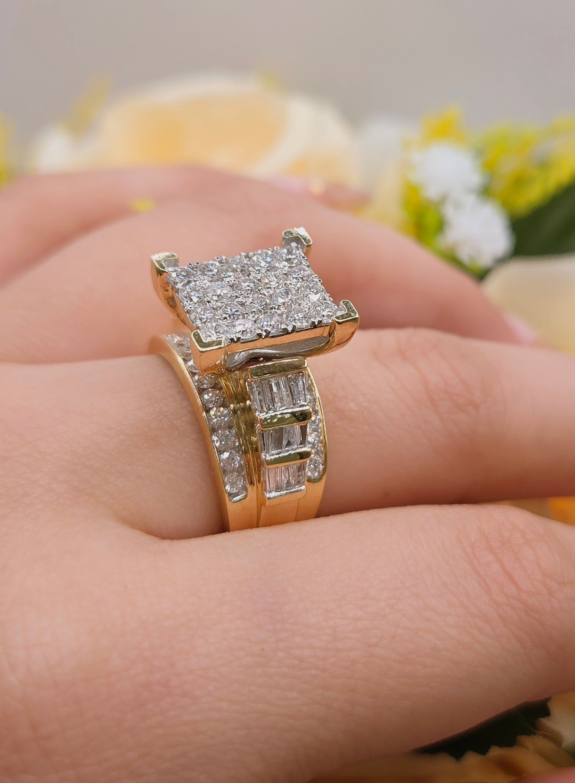 14KT PRINCESS STYLE NATURALS DIAMOND WOMAN'S RING Size 7.5 Weigth