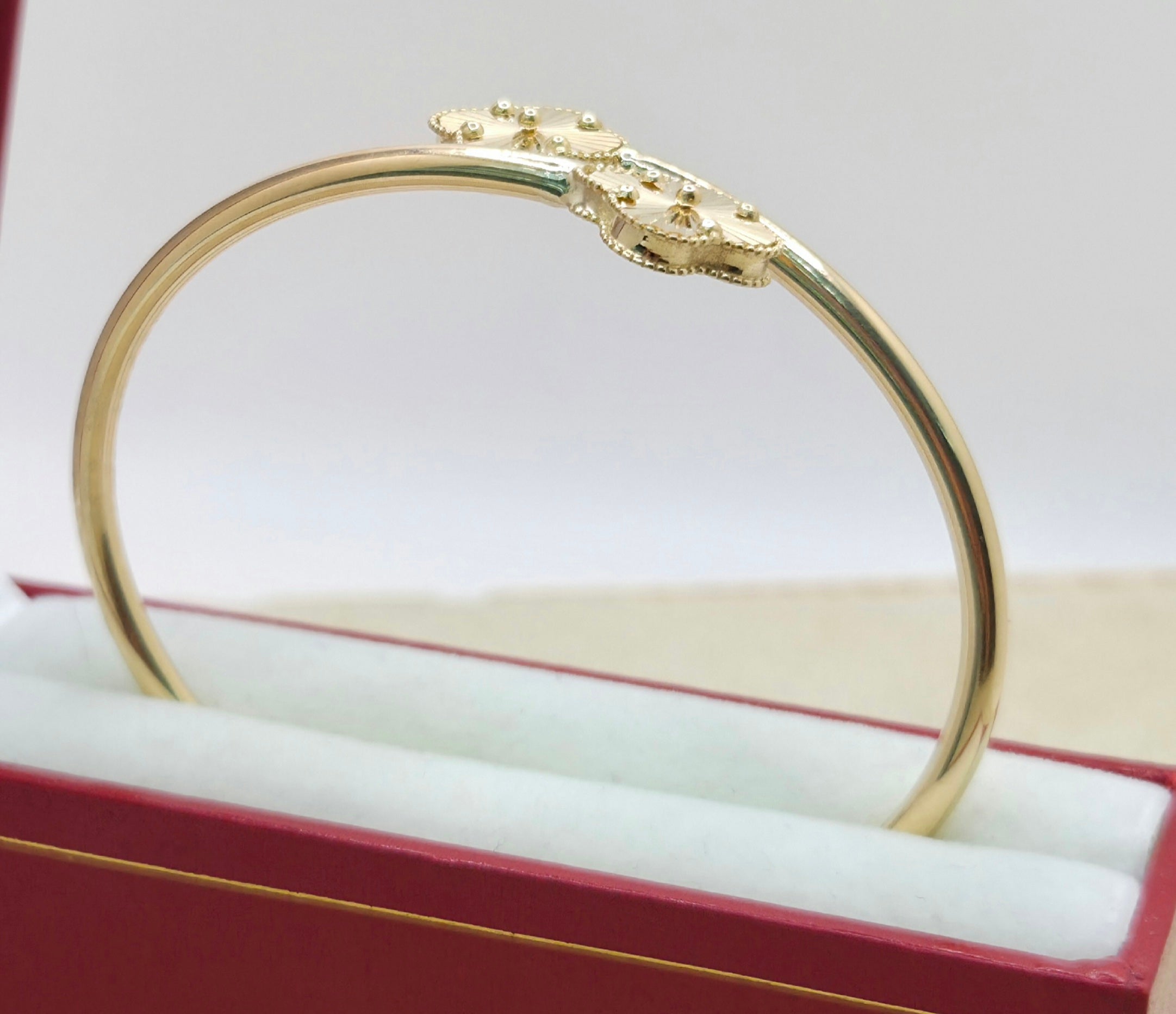 10KT GOLDEN CLOVER BANGLE Size 3mm Weight 5.8GR