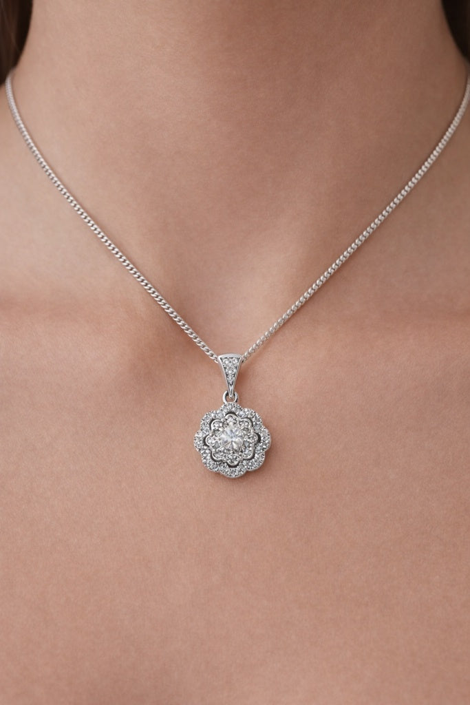 10KT DIAMOND SMALL FLOWER PENDANT Weigth 0.9GR