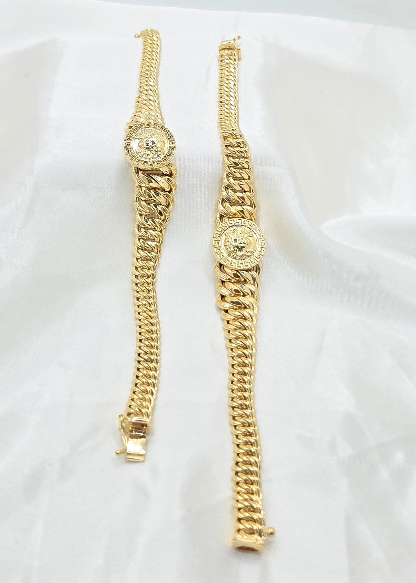 10KT SMALL MEDUSA STYLE PRINCESS BRACELET Size 7.5INCH Weight 14GR