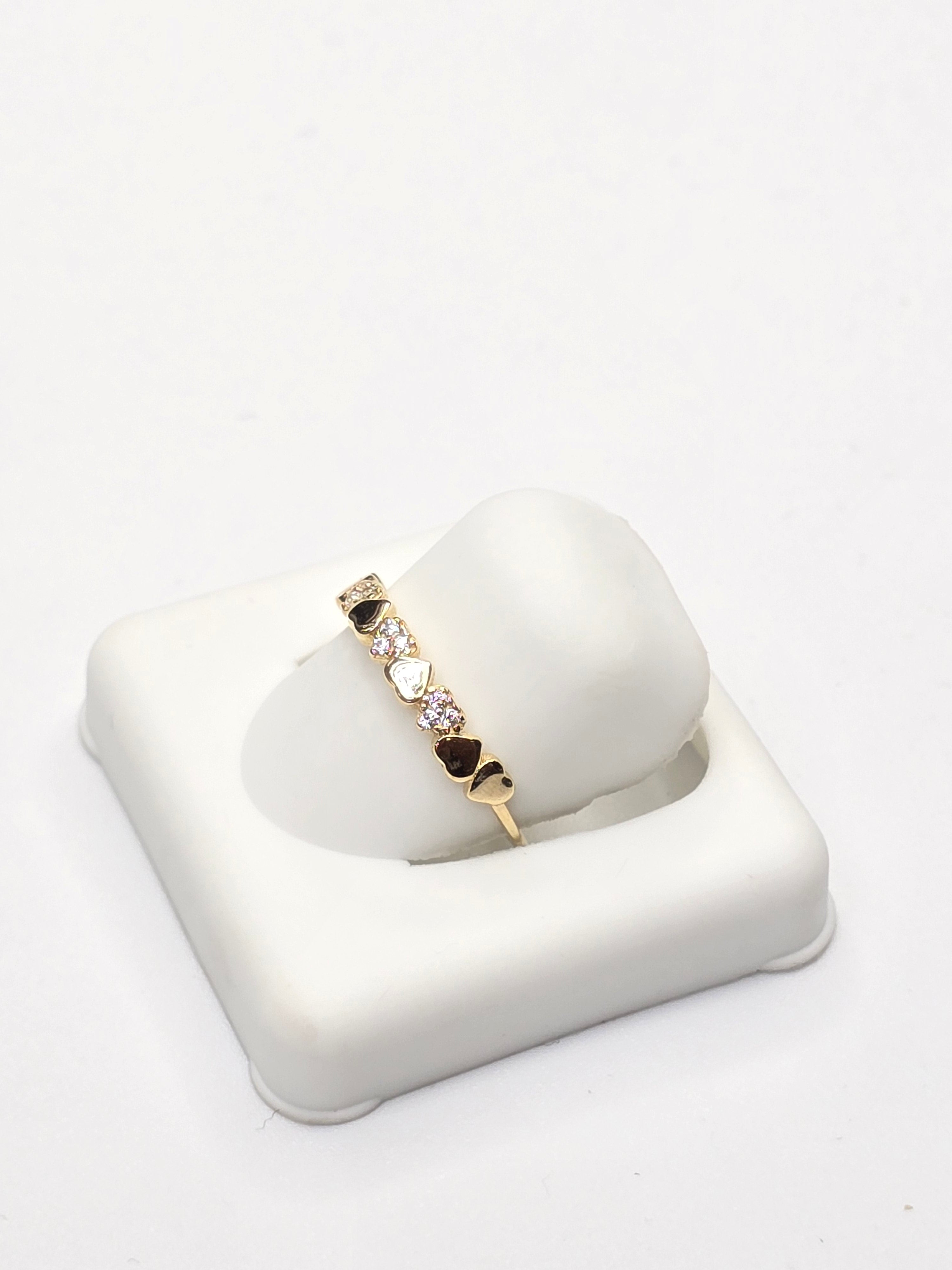 14KT CZ AND PLAIN SMALL HEARTS RING Size 7 Weigth 0.9GR