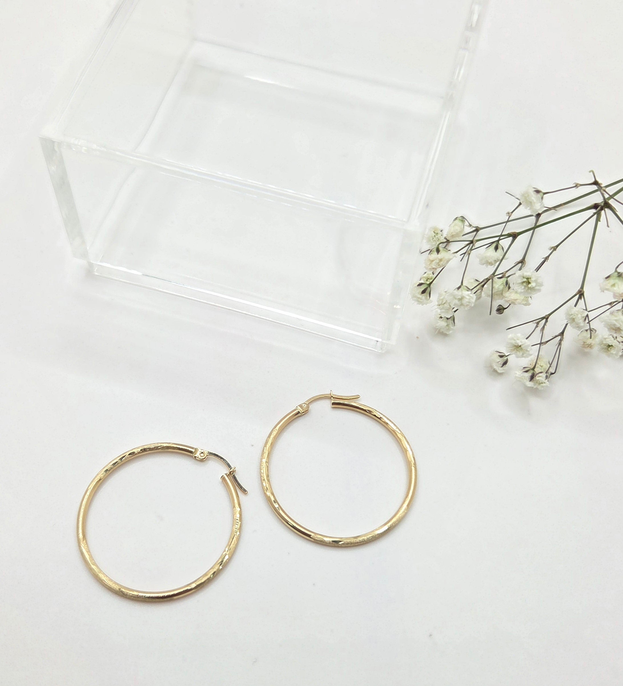 10KT NEVADAS DESIGN HOOPS EARRINGS Size 4 2MM Weight 1.7GR