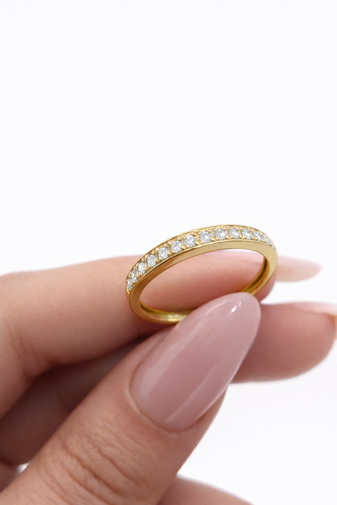 10KT DELICATE  DIAMOND WEDDING BAND WOMAN'S RING Size 7 Weigth 1.3GR