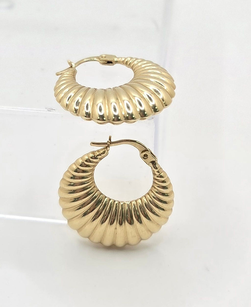 14KT  SHELL HOOPS EARRINGS MEDIUM Weight 3.6GR