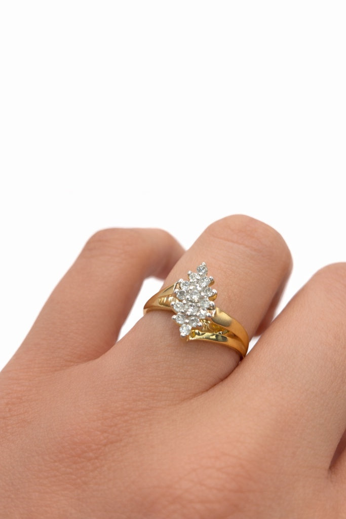 10KT YELLOW GOLD ALMOND SHAPE DIAMOND RING Size 7/0.24CT