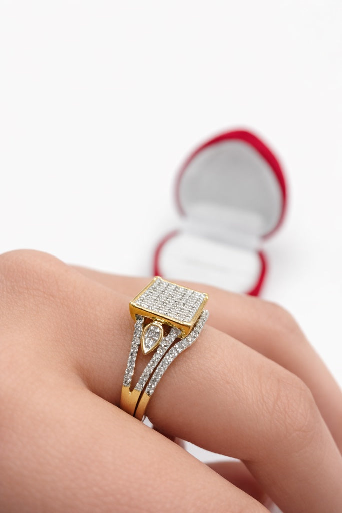 10KT SQUARE DESIGN ENGAGEMENT DIAMOND WOMAN'S RING Size 7/0.37CT