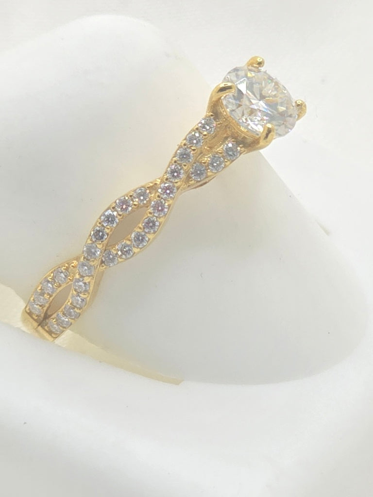 14KT YG SOLITAIRE 0.70CT MOISSANITE WOMAN'S RING Size 7 Weight 1.80 GRS