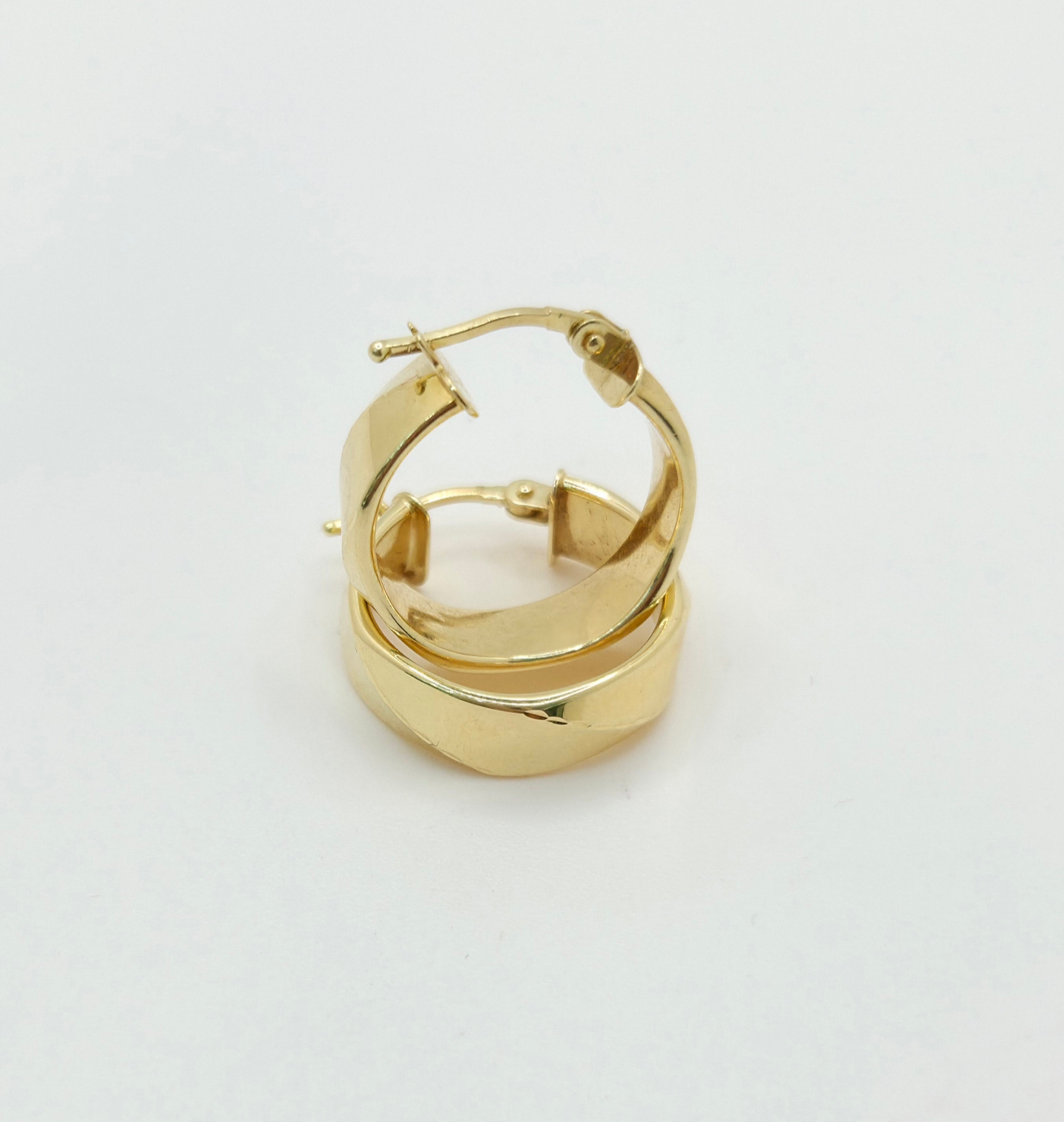 10KT SMALL TWISTED EFFECT HOOPS EARRINGS Weight 1.9GR