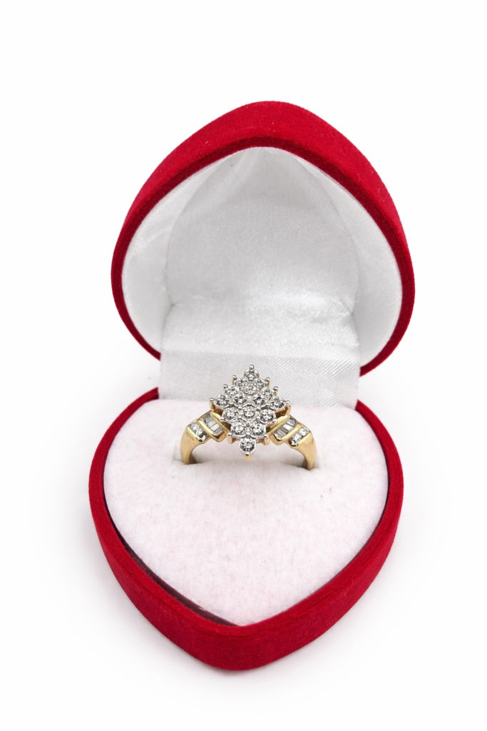 10KT ALMOND BAGUETTE DETAILS DIAMOND RING Size 7/0.28CT