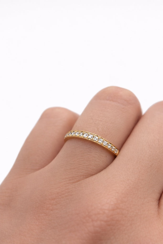 10KT DELICATE  DIAMOND WEDDING BAND WOMAN'S RING Size 7 Weigth 1.3GR