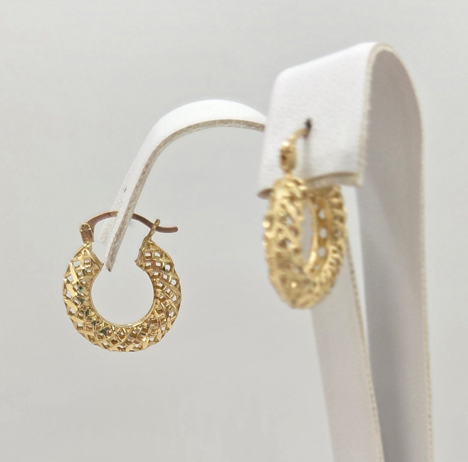 10KT ROUND MESH STYLE HOOPS EARRINGS Weight 2.3GR