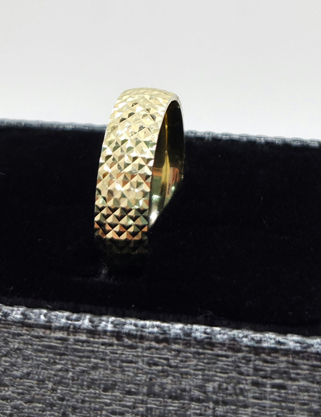 10KT FANCY DIAMOND CUT WEDDING BAND RING Size 12 6MM Weight 3.5GR