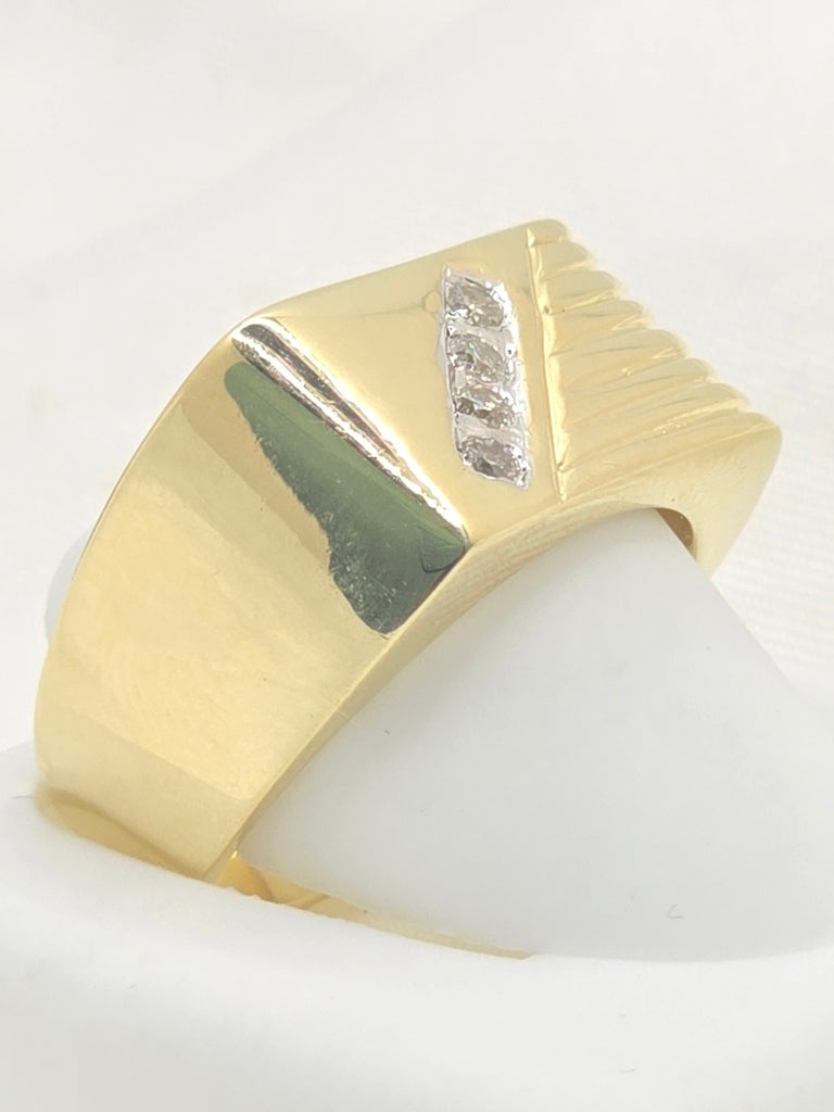 14KT CLASSIC SIGNET DIAMOND RING Size 9.5 Weight 9.25 GRS