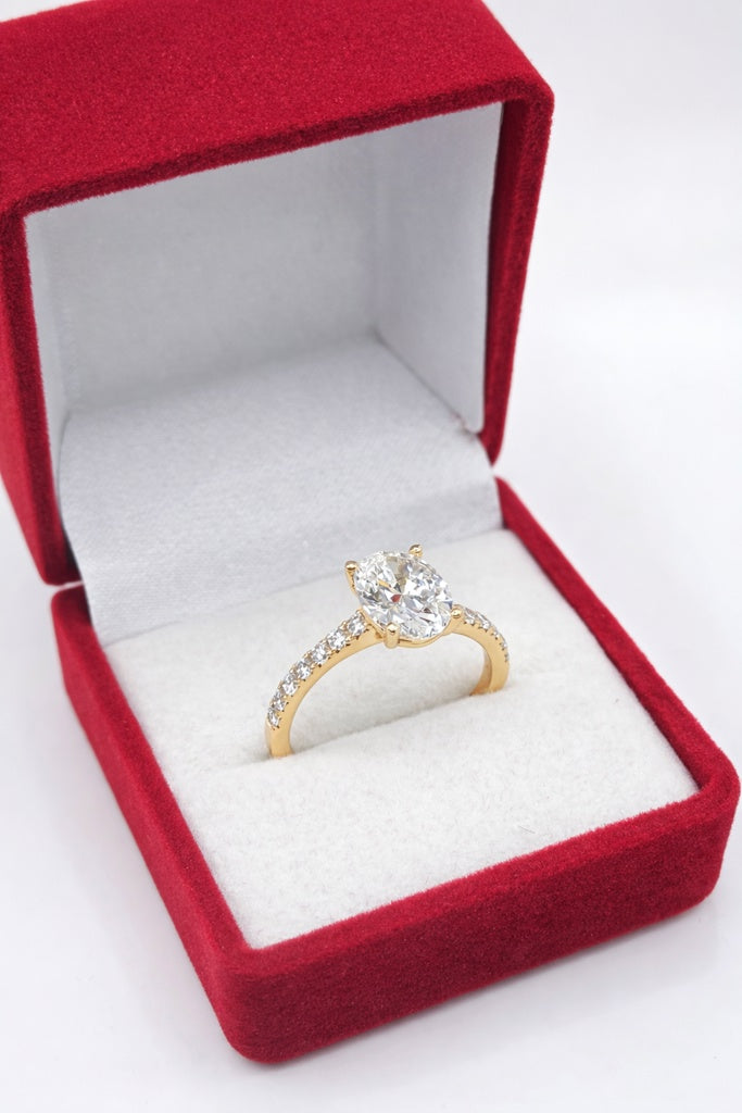 14KT ELEGANT OVAL LAB DIAMOND WOMAN'S RING Size 6.5 / 0.30CT / 2.99GM Weigth