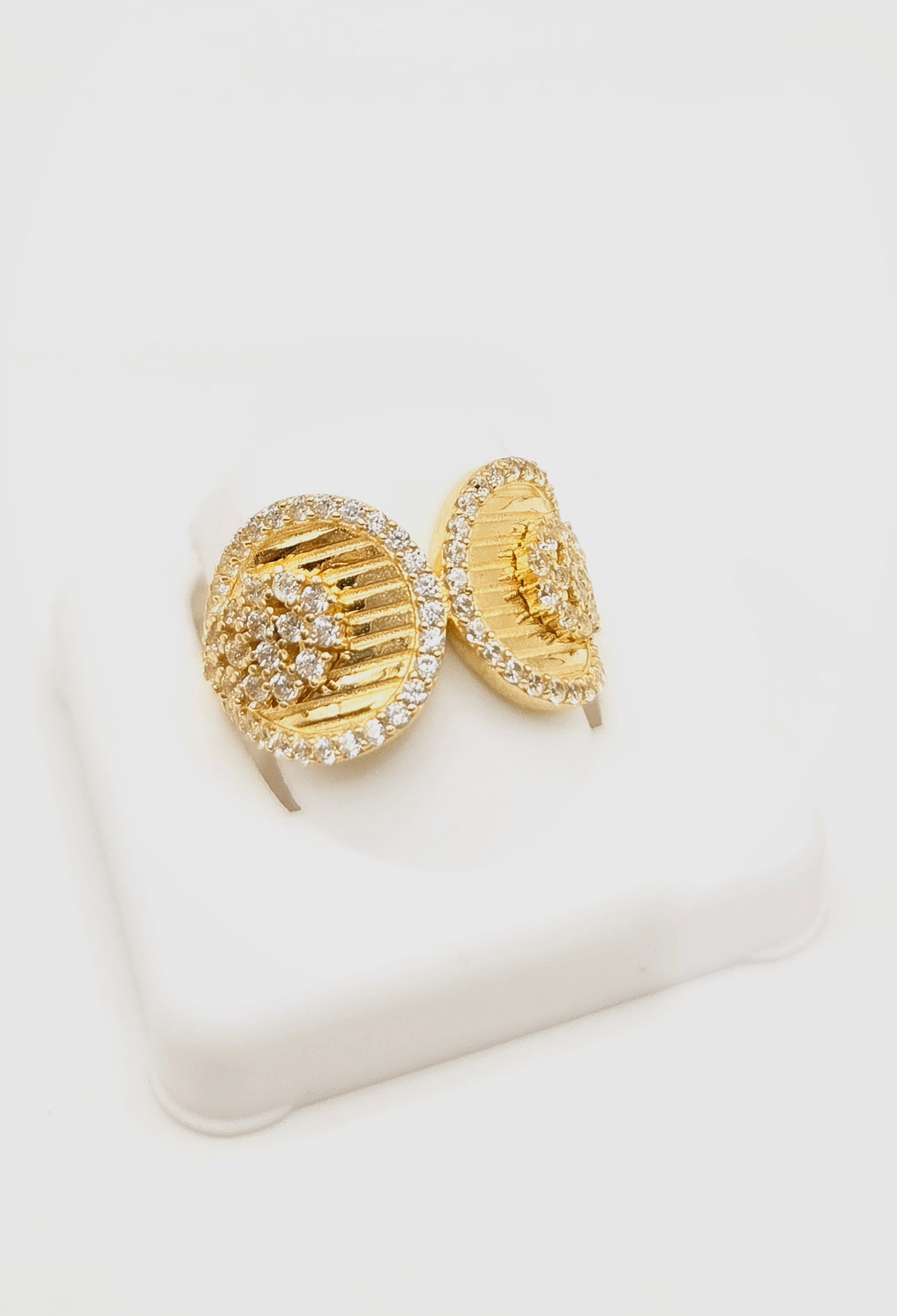 14KT MODERN TWO PETALS CZ DETAIL RING Size 8 Weight 4.6GR