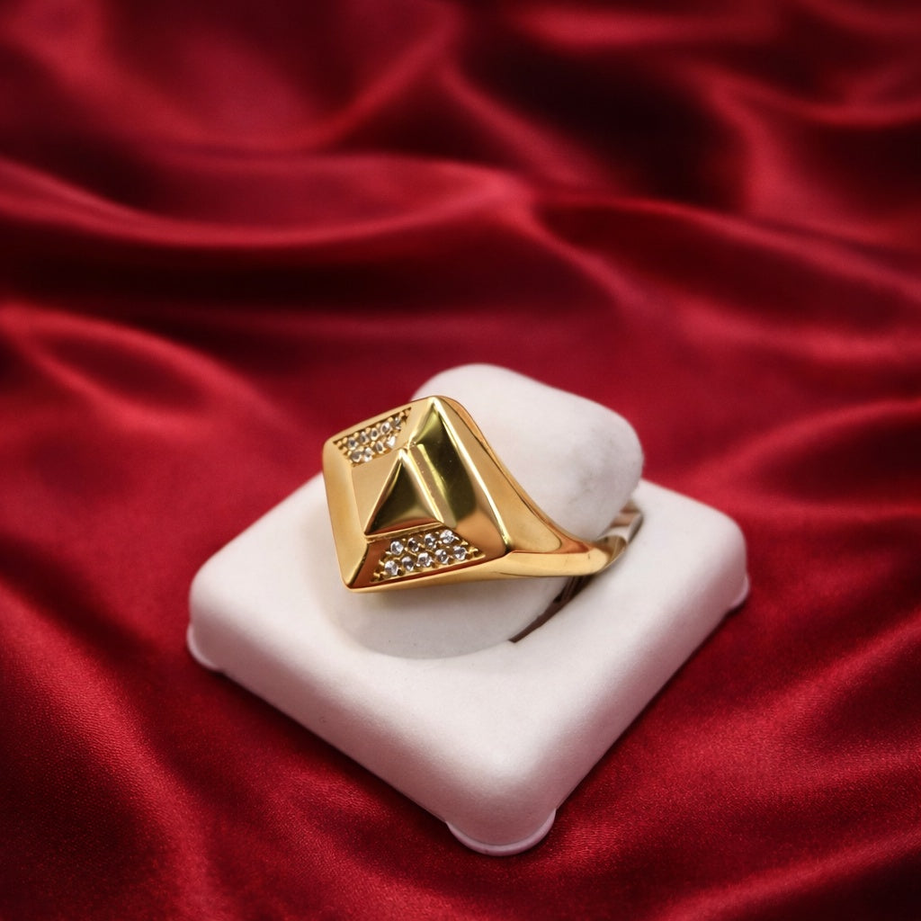 10KT MODERN RHOMBUS CZ DETAIL RING Size 8 & 9 Weight 3.1GR
