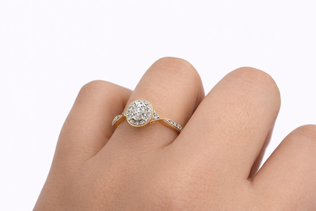 10KT DELICATE OVAL DIAMOND PROMISE RING Size 7 Weigth 2.4GR