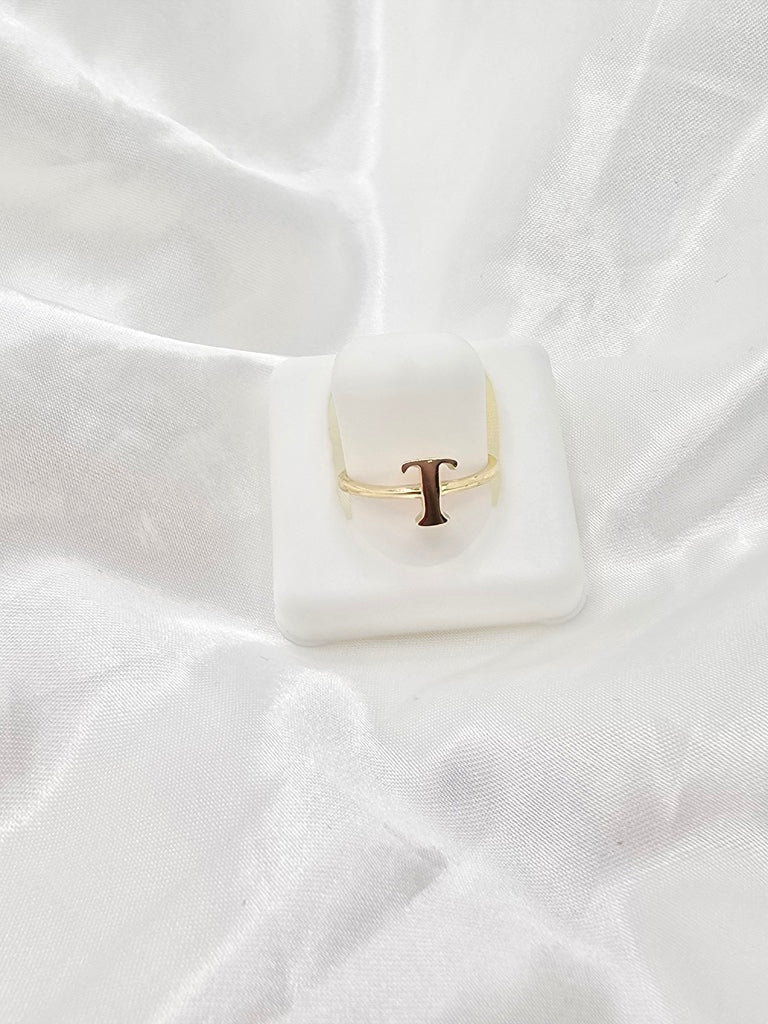14KT "T" LETTER RING Size 6.5 Weight 1.2GR