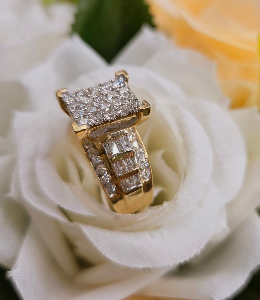 14KT PRINCESS STYLE NATURALS DIAMOND WOMAN'S RING Size 7.5 Weigth