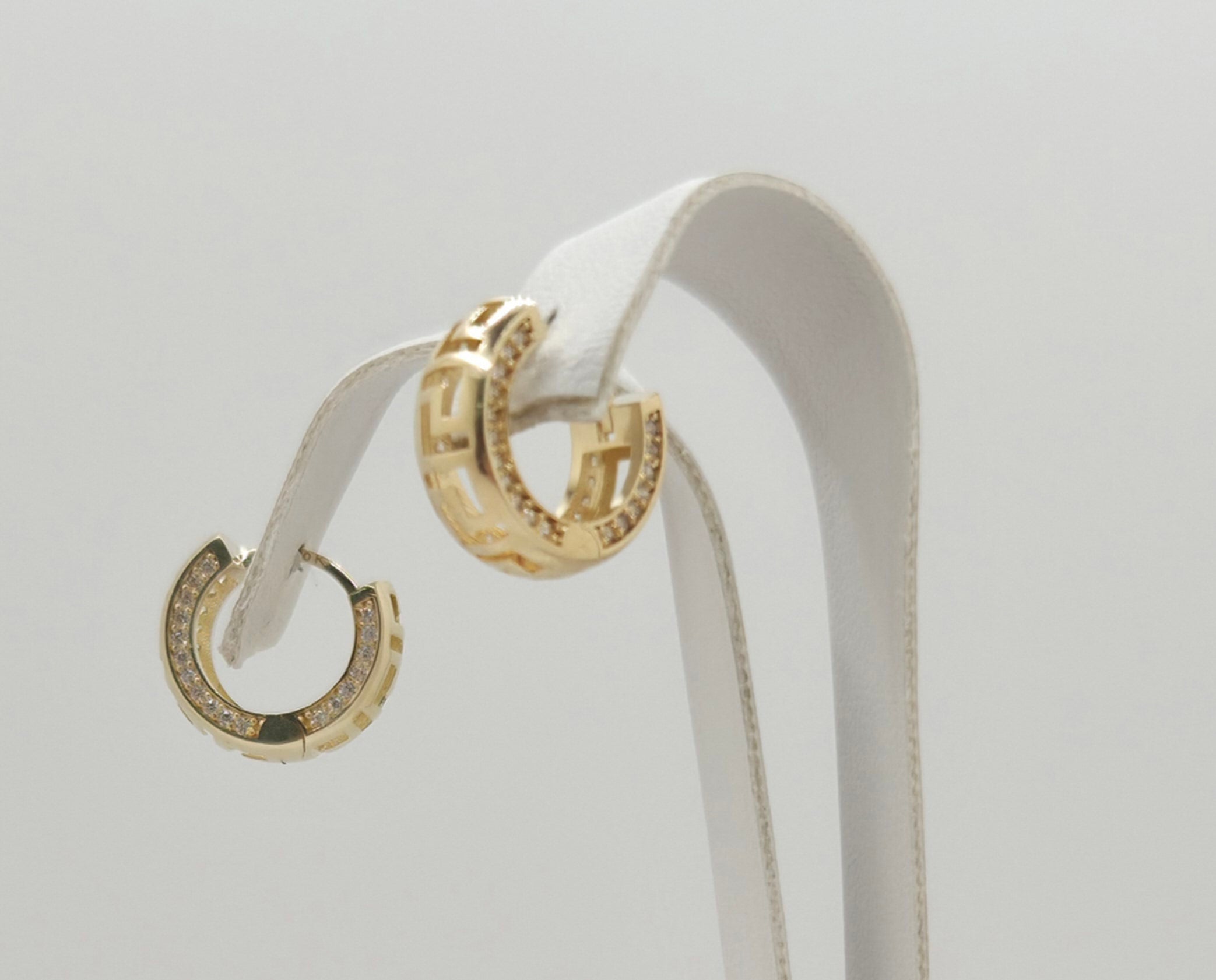 10KT TIMELESS GREEK DESING HOOPS EARRINGS CZ Size SMALL Weight 3.0GR