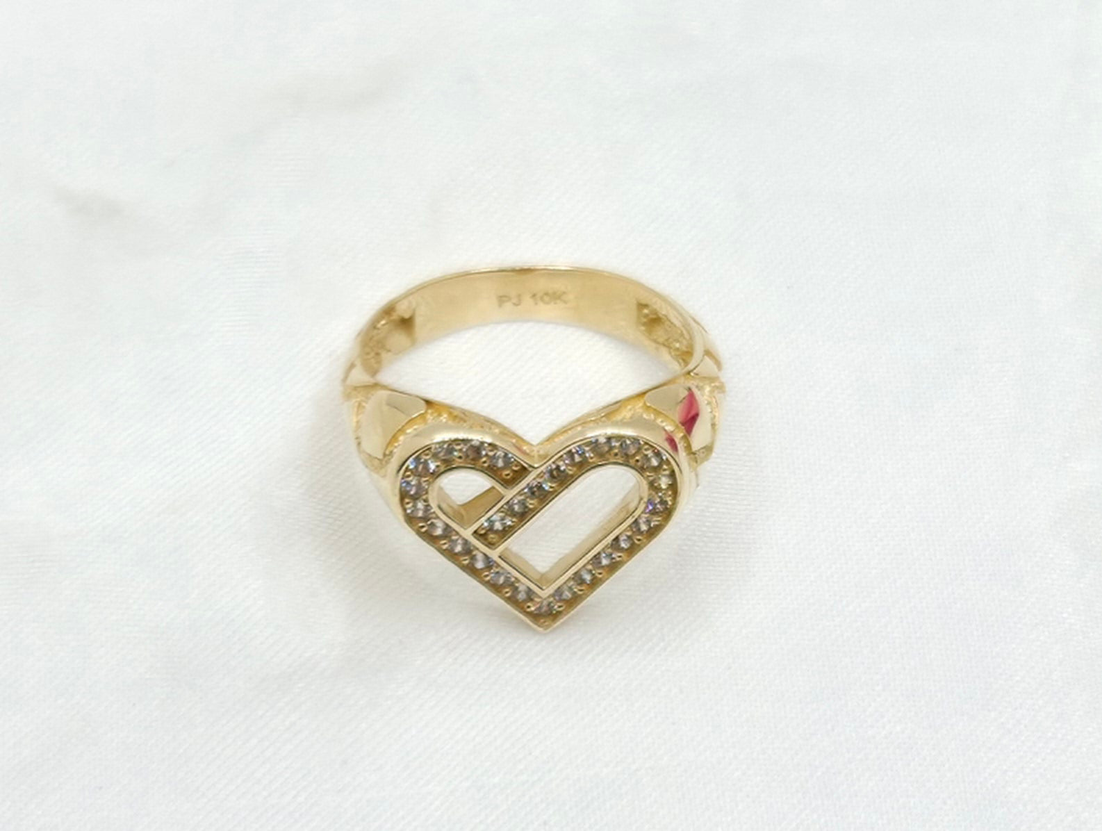 10KT MODERN SILHOUETTE HEART WITH ZIRCONIA RING Size 7 Weight 2.9GR