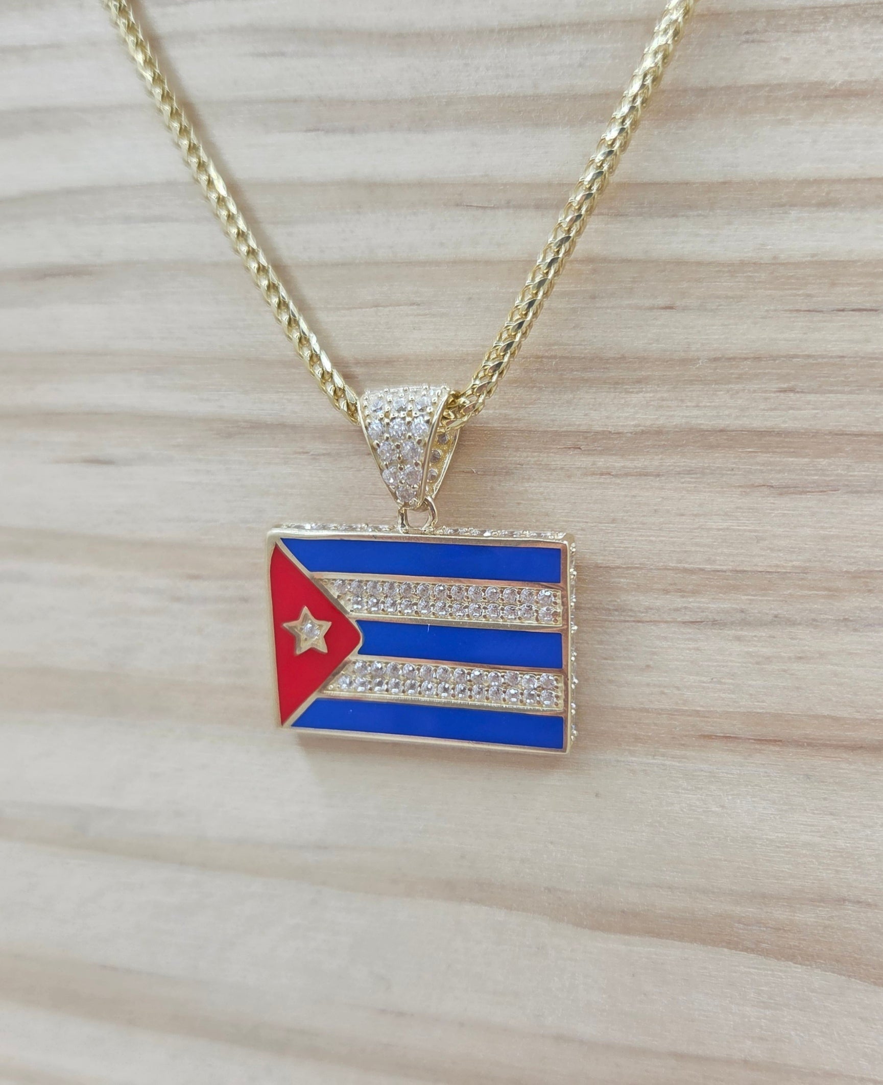 10KT CUBAN FLAG PENDANT Weight 3.2GR
