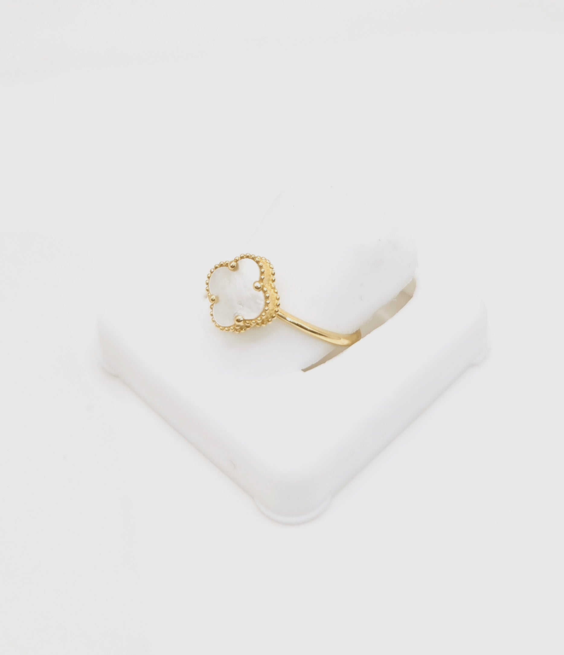 14KT FLOWER RING Size 6.5 & 7 Weigth 1.5GR